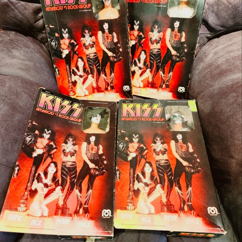 Vintage kiss dolls 1978 original package.